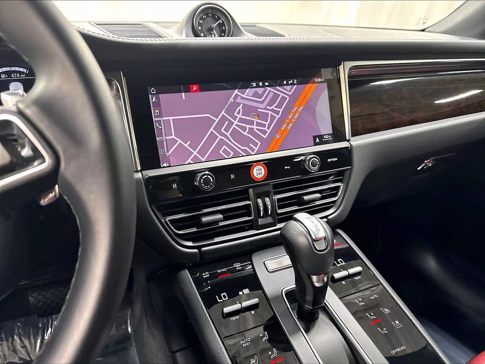 Used 2026 Porsche Macan AWD/4WD image 18