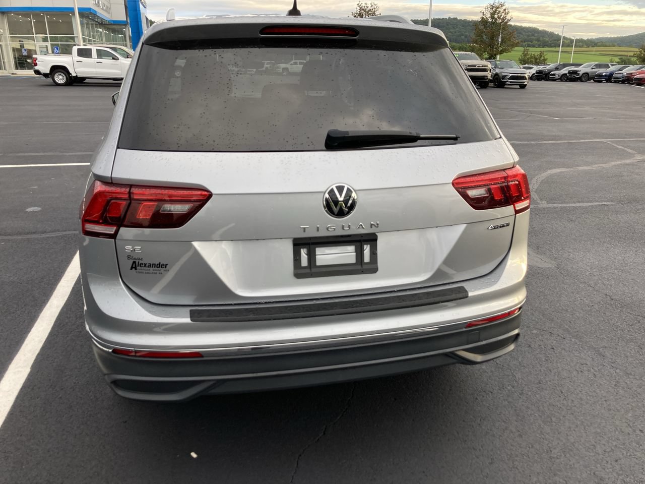 Used 2024 Volkswagen Tiguan SE AWD/4WD image 6