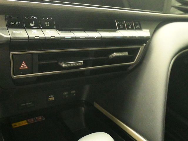 Used 2025 Toyota Camry XSE w/ Premium Plus Package FWD image 17