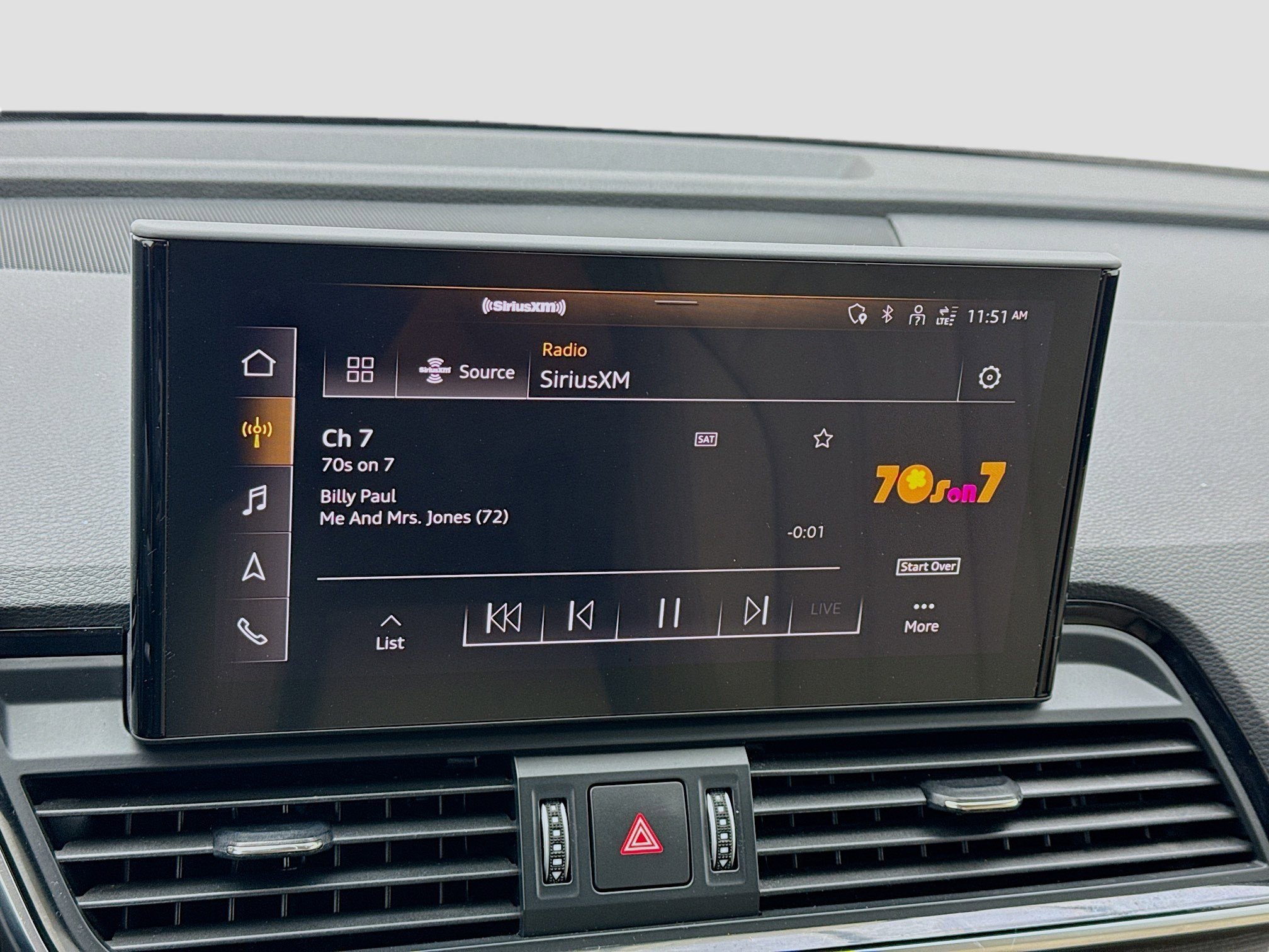 Used 2022 Audi Q5 e Premium w/ Convenience Package image 11