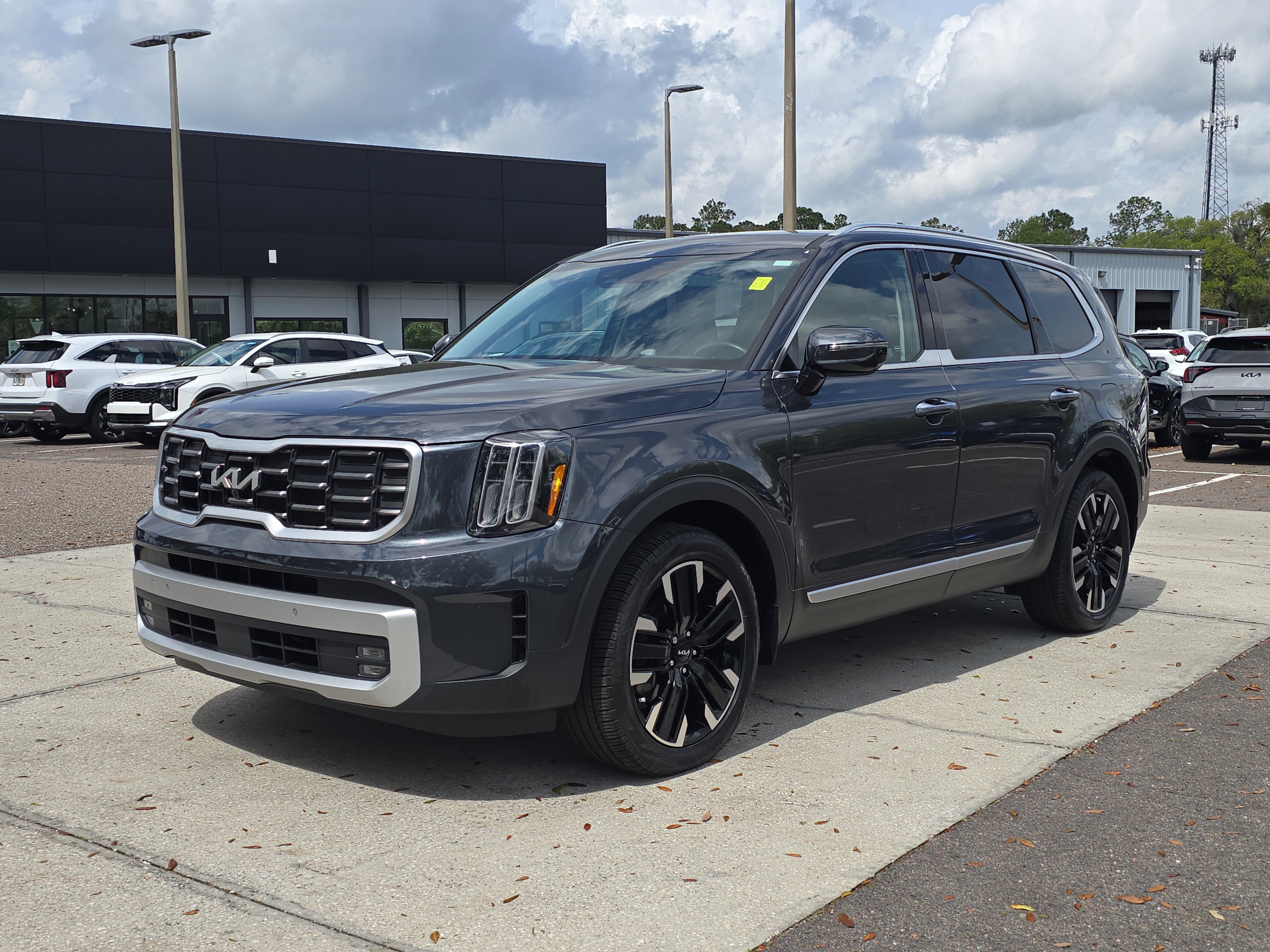 Certified 2024 Kia Telluride SX image 4