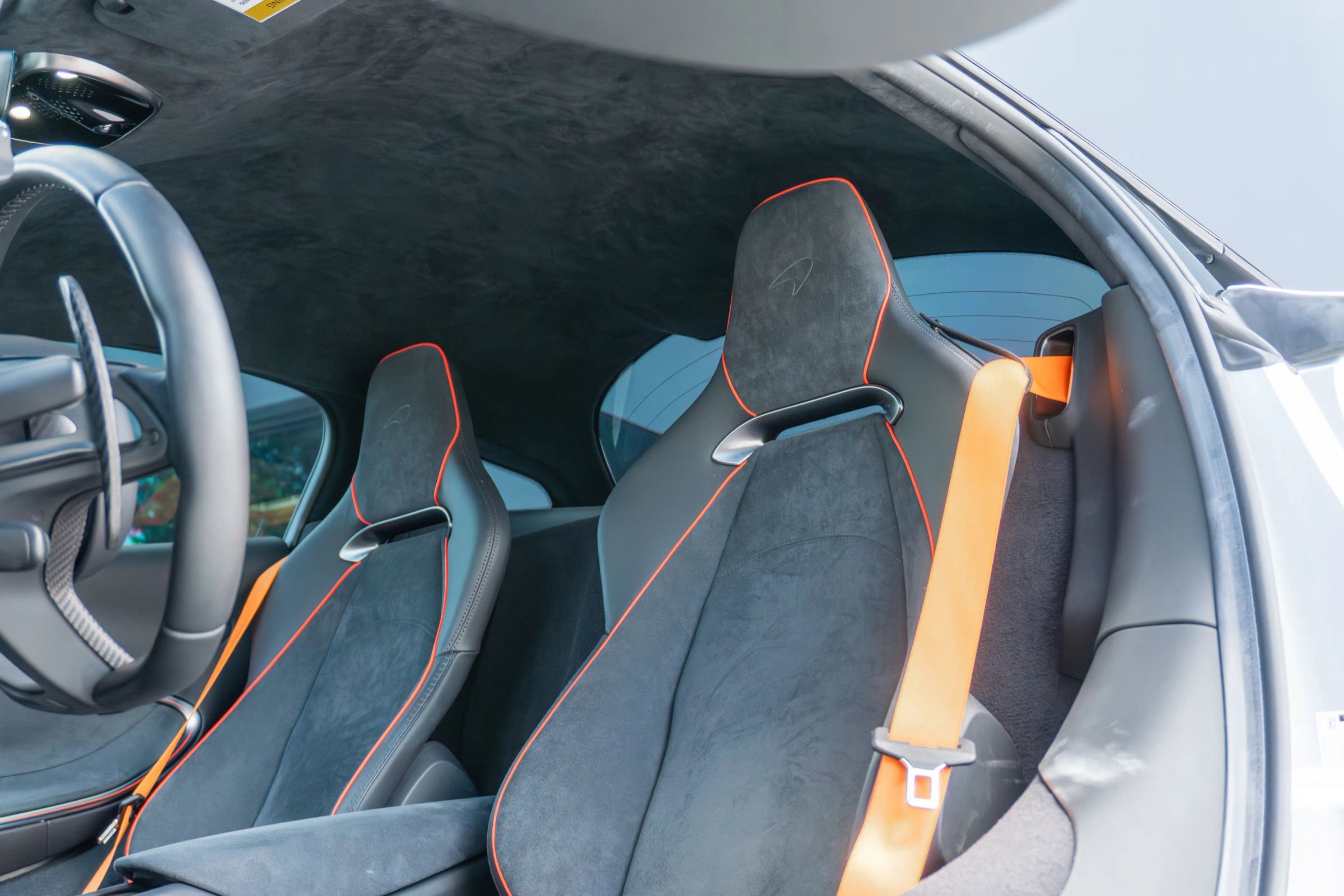 Used 2023 McLaren Artura RWD image 15