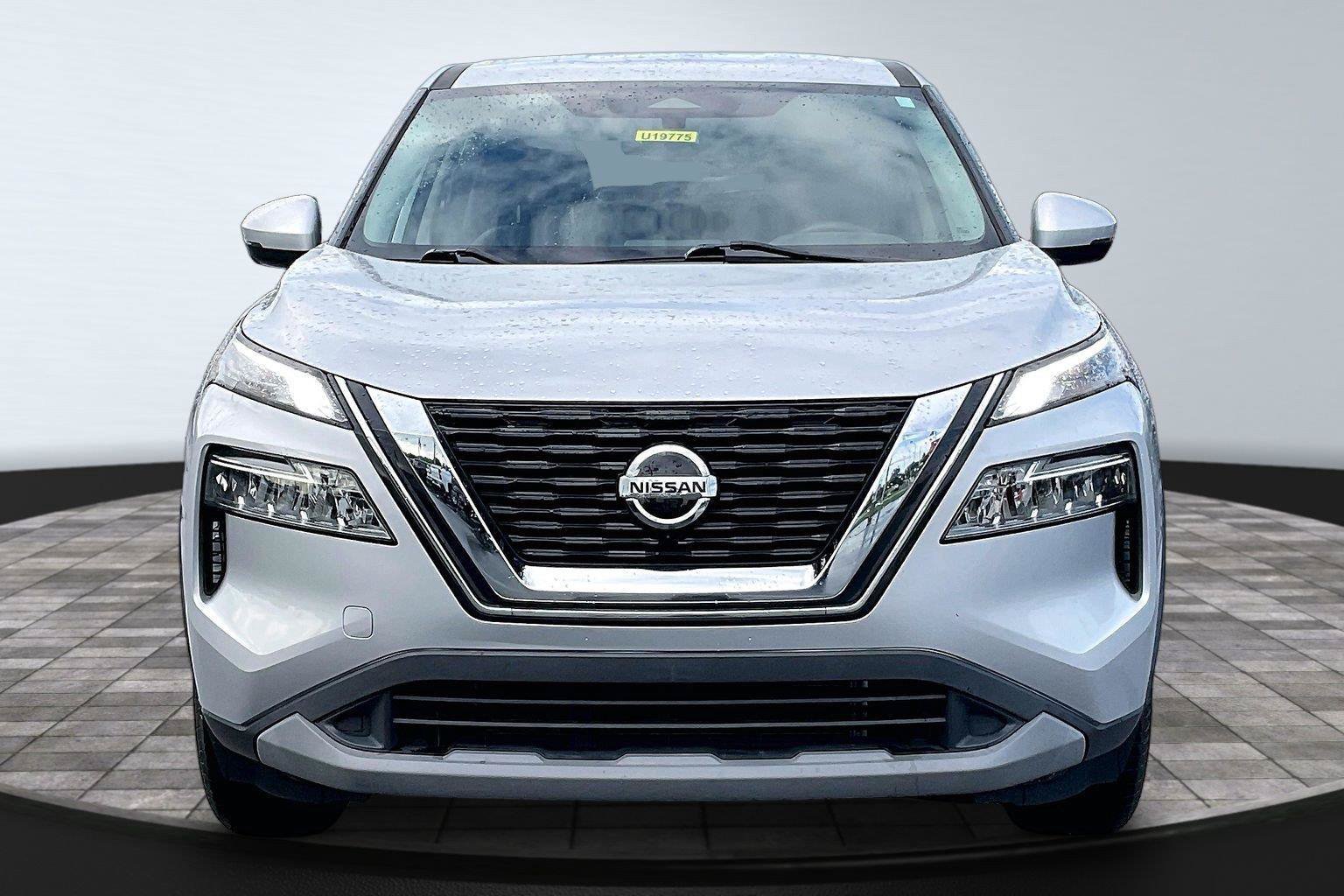 Certified 2021 Nissan Rogue SV FWD image 2
