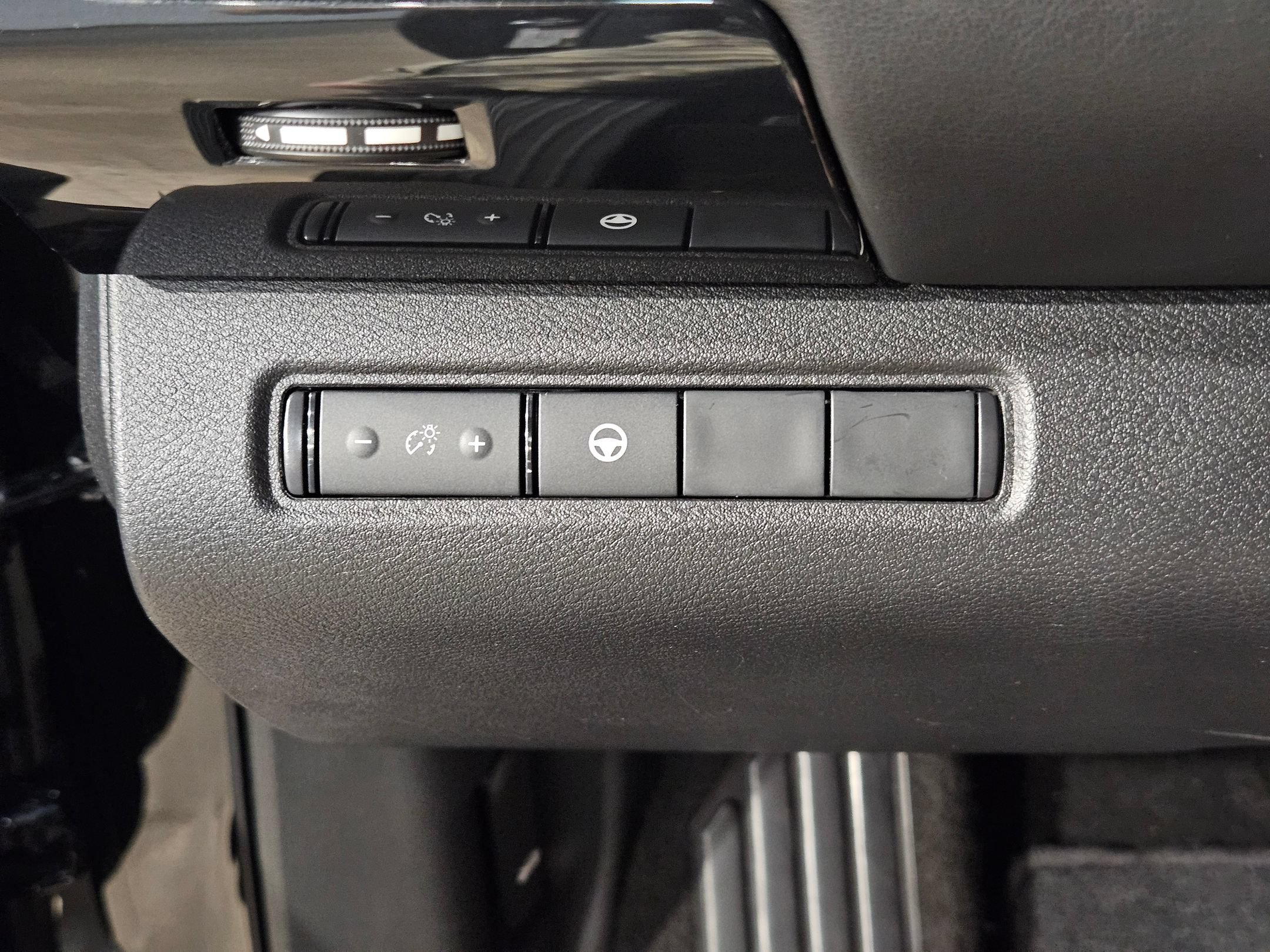 Used 2024 Nissan Pathfinder SV AWD/4WD image 25