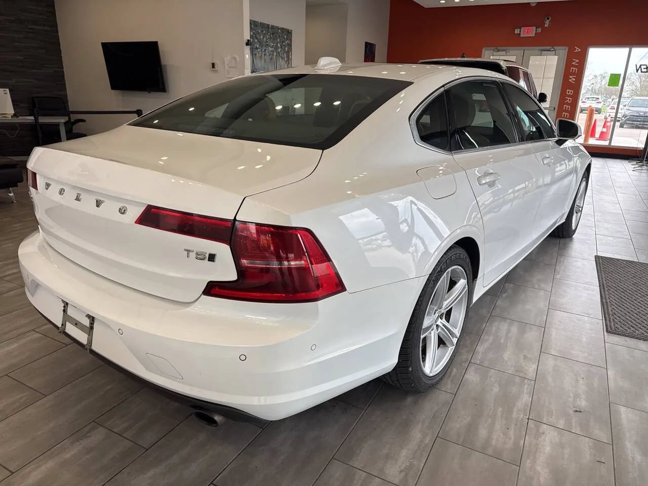 Used 2018 Volvo S90 T5 Momentum w/ Convenience Package AWD/4WD image 8