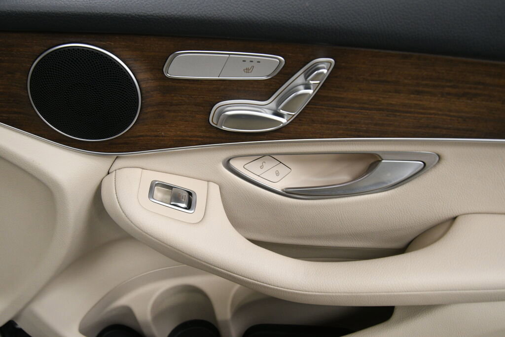 Used 2021 Mercedes-Benz GLC 300 4MATIC image 31