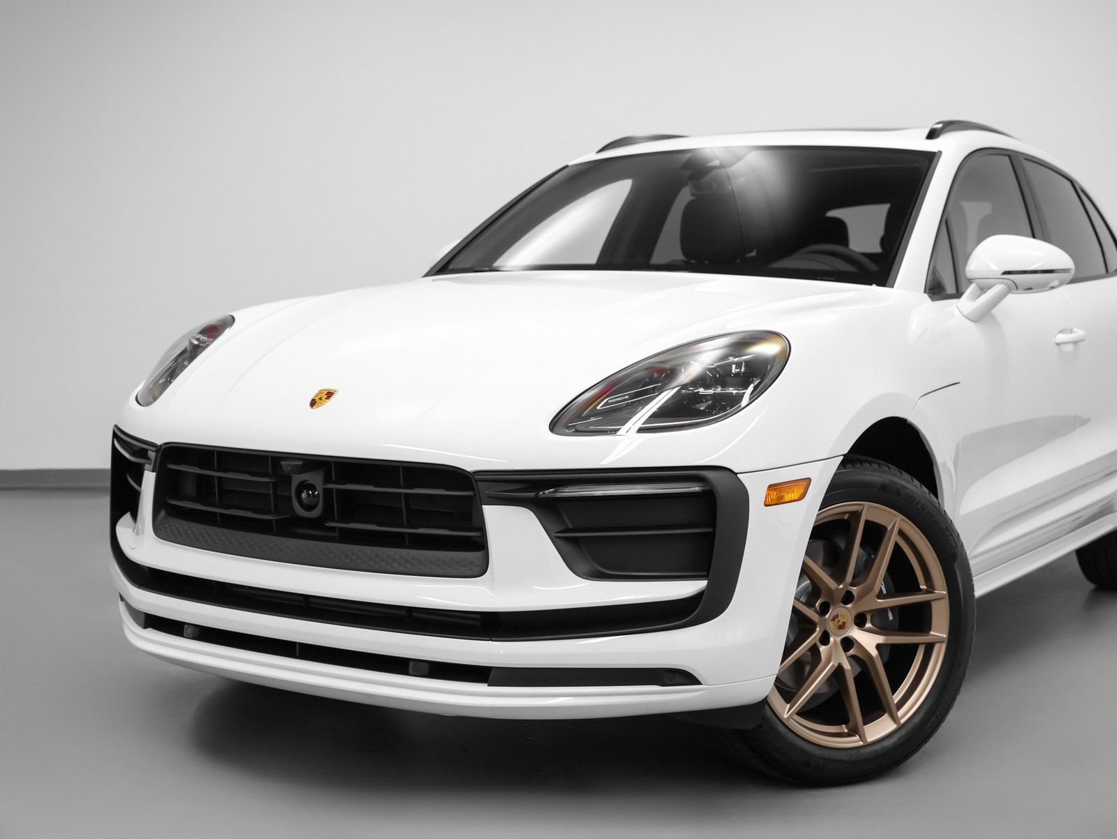 Certified 2025 Porsche Macan AWD/4WD image 7