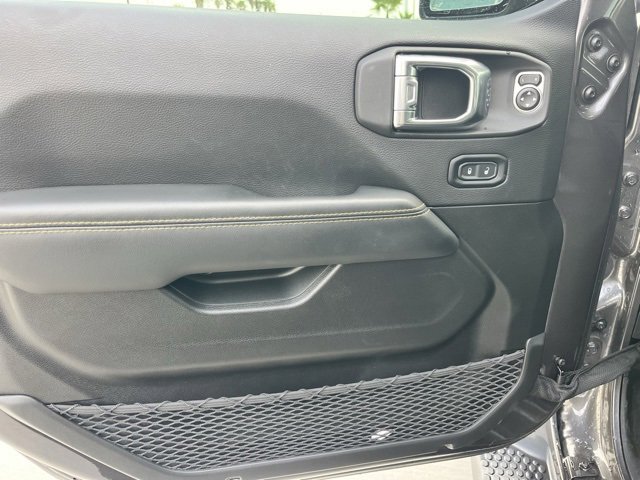 Used 2025 Jeep Wrangler Sahara image 9