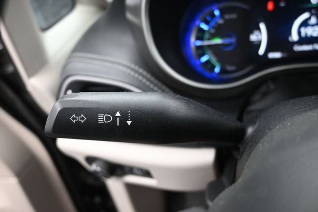 Used 2024 Chrysler Pacifica Limited FWD image 32