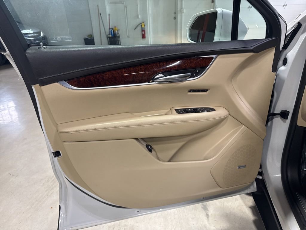 Used 2017 Cadillac XT5 Luxury w/ Driver Awareness Package FWD image 31