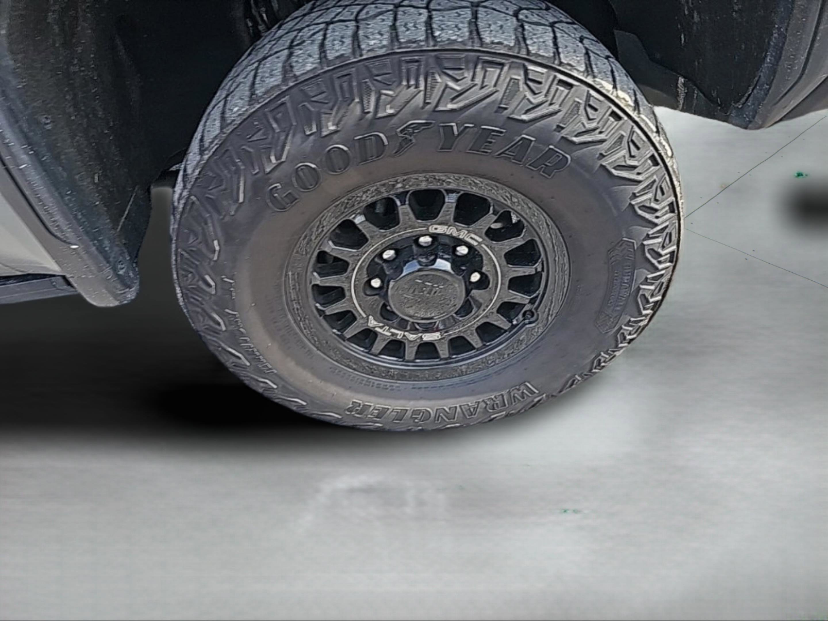 Used 2024 GMC Sierra 2500 AT4X w/ AT4X AEV Edition image 37