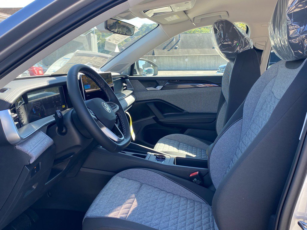 New 2025 Volkswagen Tiguan S image 8