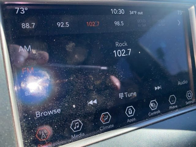 Used 2021 Jeep Grand Cherokee Laredo image 3