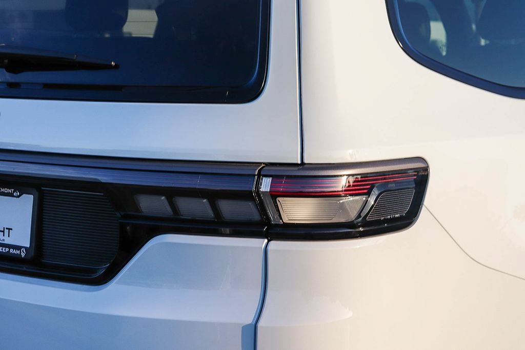 New 2026 Jeep Grand Wagoneer Limited AWD/4WD image 10