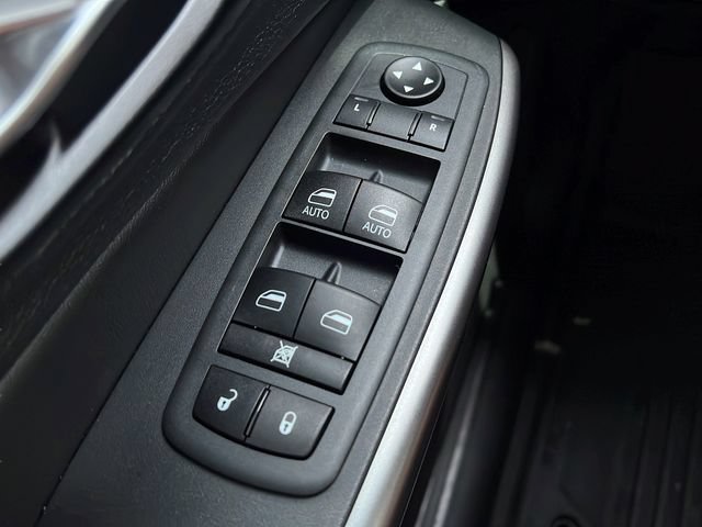 Used 2021 Jeep Cherokee Latitude Lux w/ Comfort/Convenience Group AWD/4WD image 19