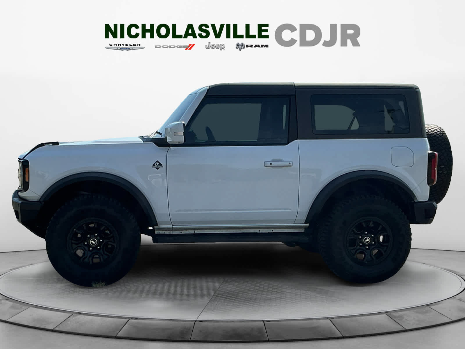 Used 2023 Ford Bronco Outer Banks w/ Sasquatch Package AWD/4WD image 2