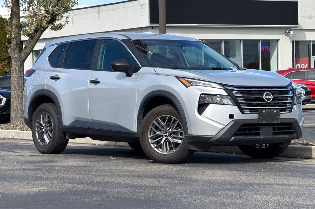 Used 2024 Nissan Rogue S image 2