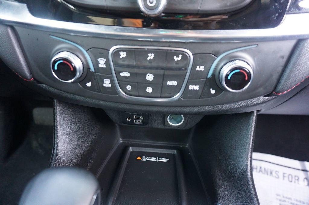 Used 2023 Chevrolet Traverse RS image 13