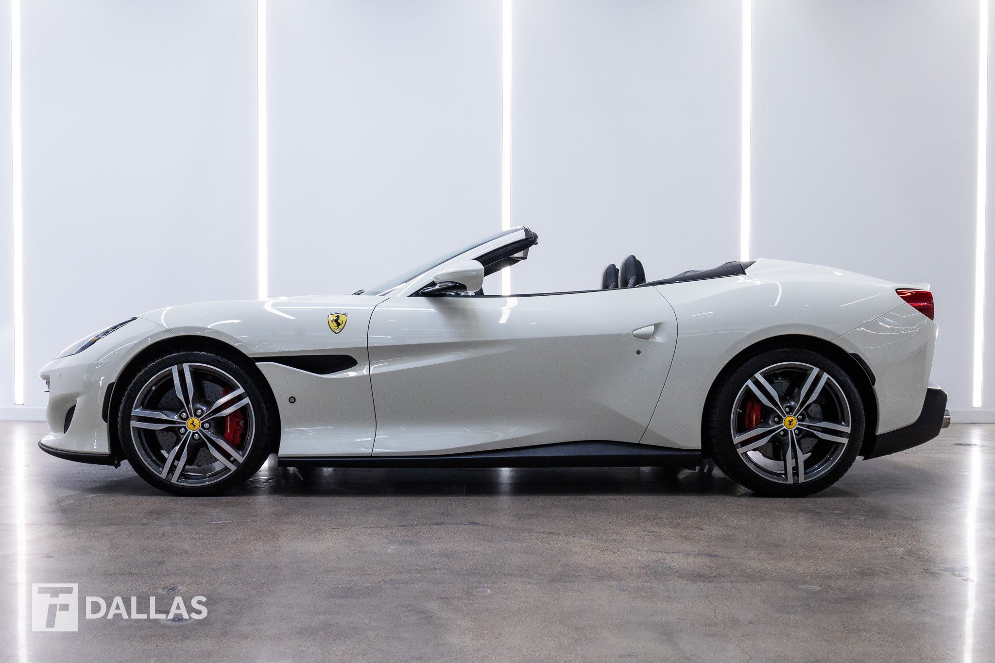 Used 2020 Ferrari Portofino RWD image 1