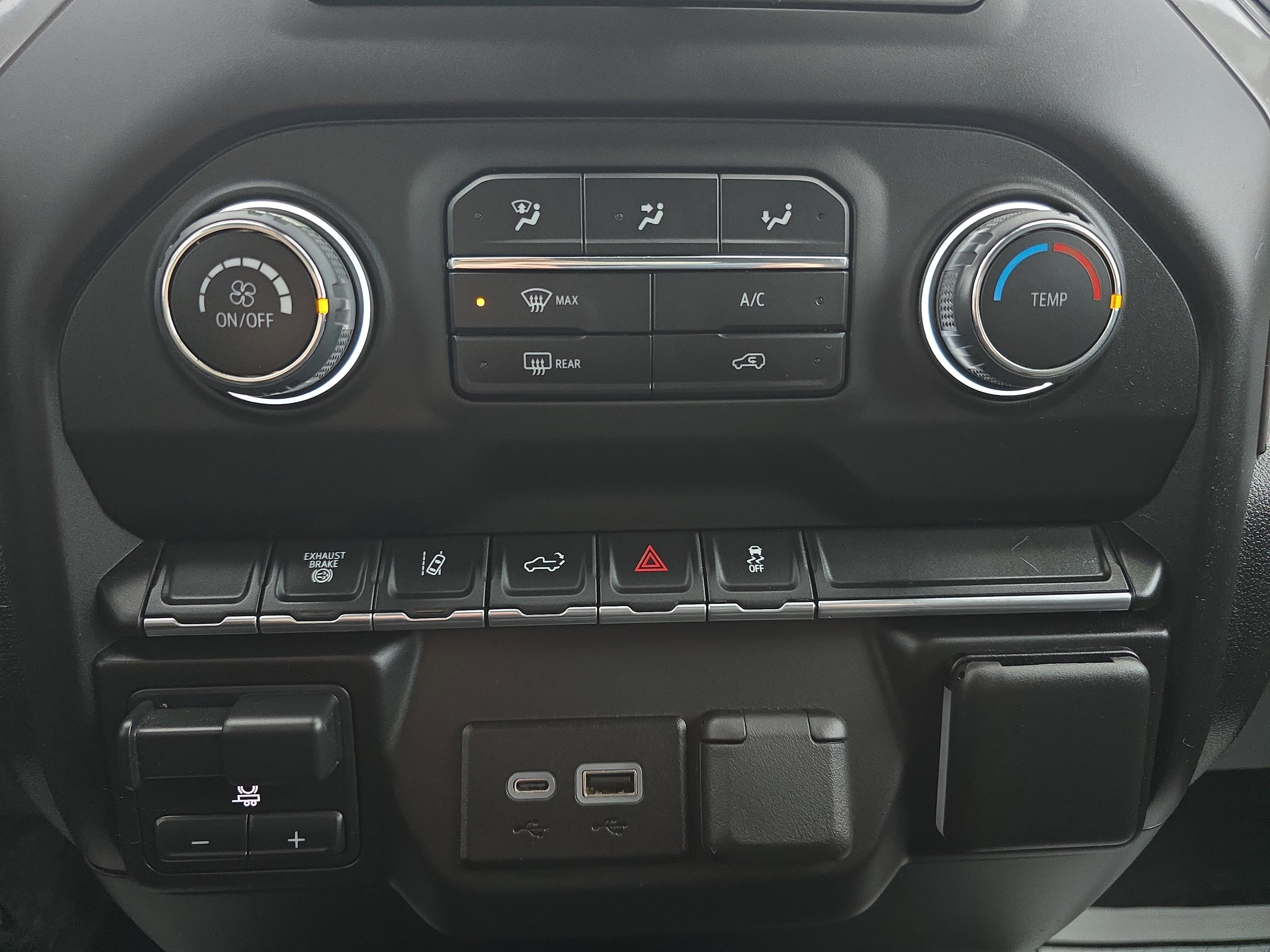 Used 2024 Chevrolet Silverado 3500 W/T image 27