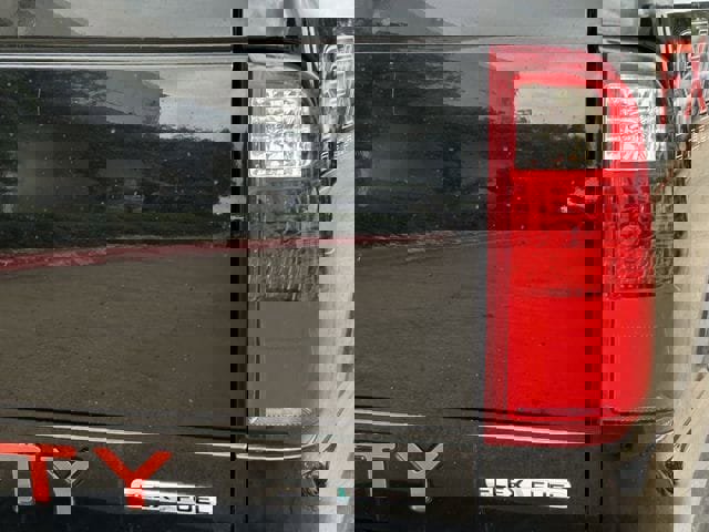 Used 2016 Ford F250 Lariat w/ Lariat Ultimate Package image 7