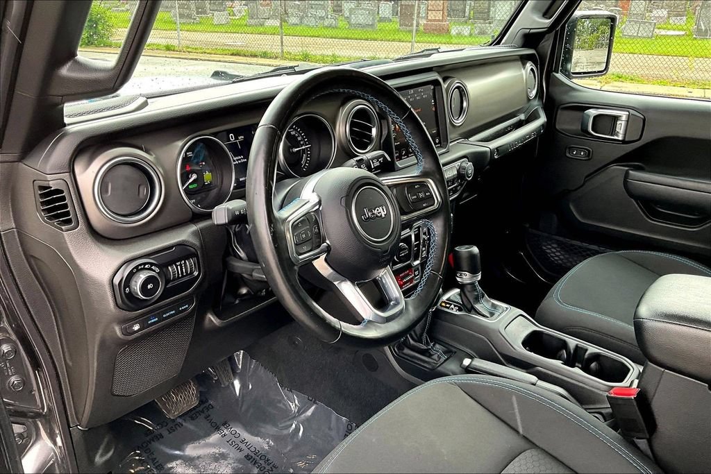 Used 2022 Jeep Wrangler Unlimited Rubicon 4xe w/ Cold Weather Group AWD/4WD image 13