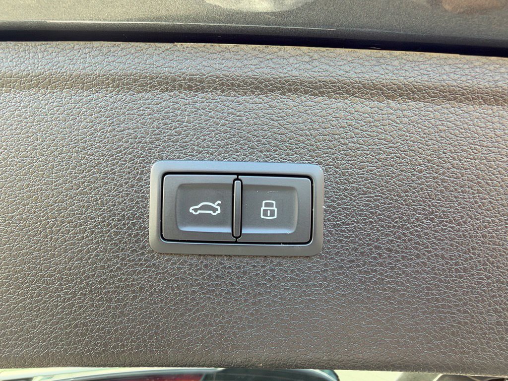 Used 2024 Audi Q5 e Premium AWD/4WD image 24