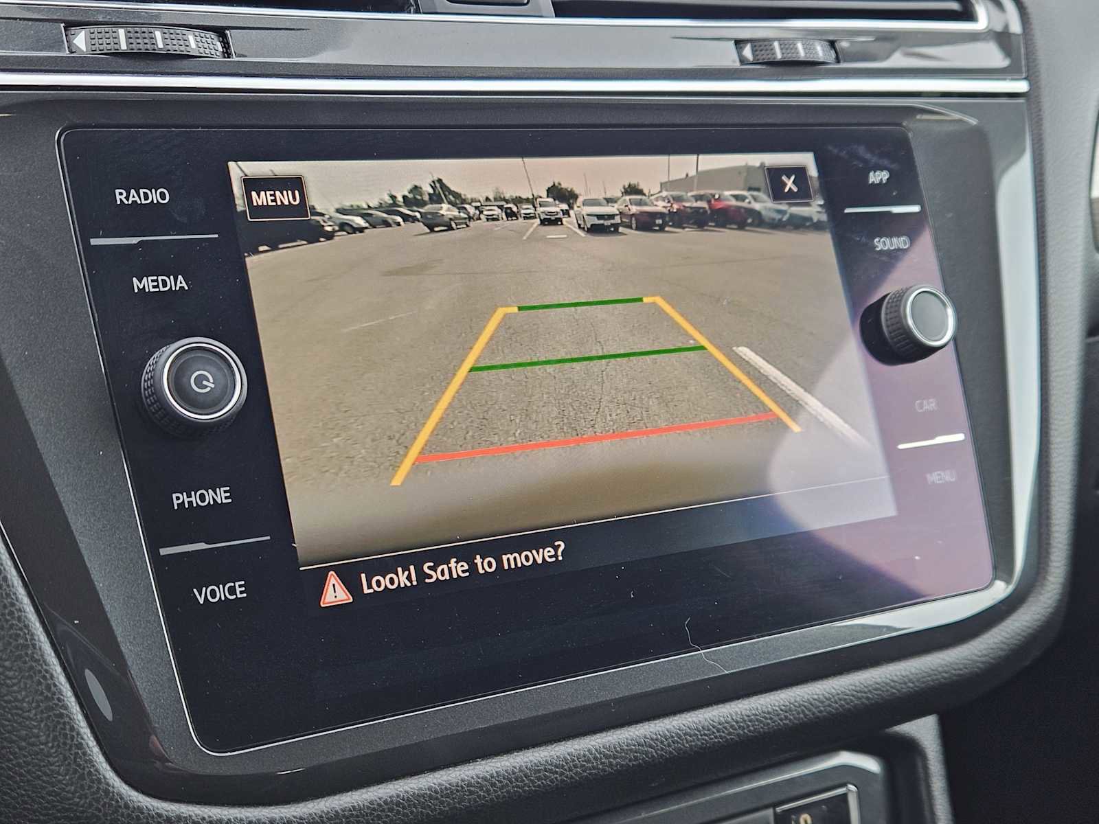 Used 2018 Volkswagen Tiguan SE FWD image 18