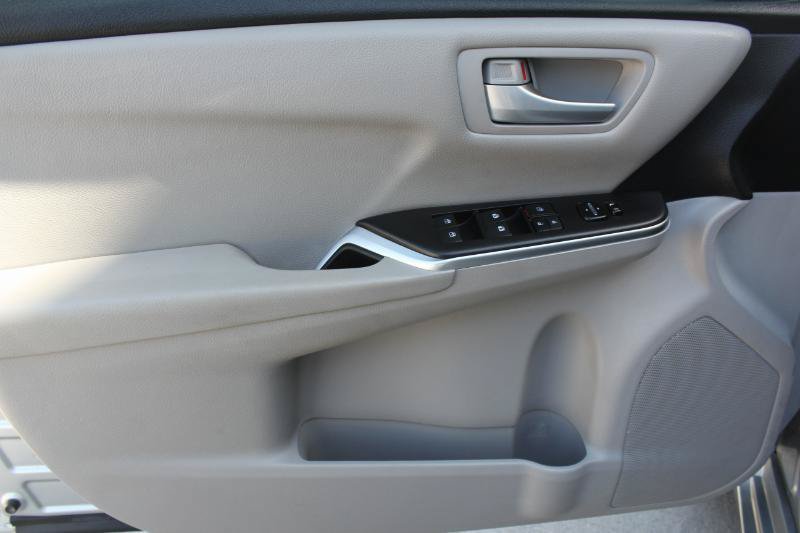 Used 2017 Toyota Camry SE FWD image 12