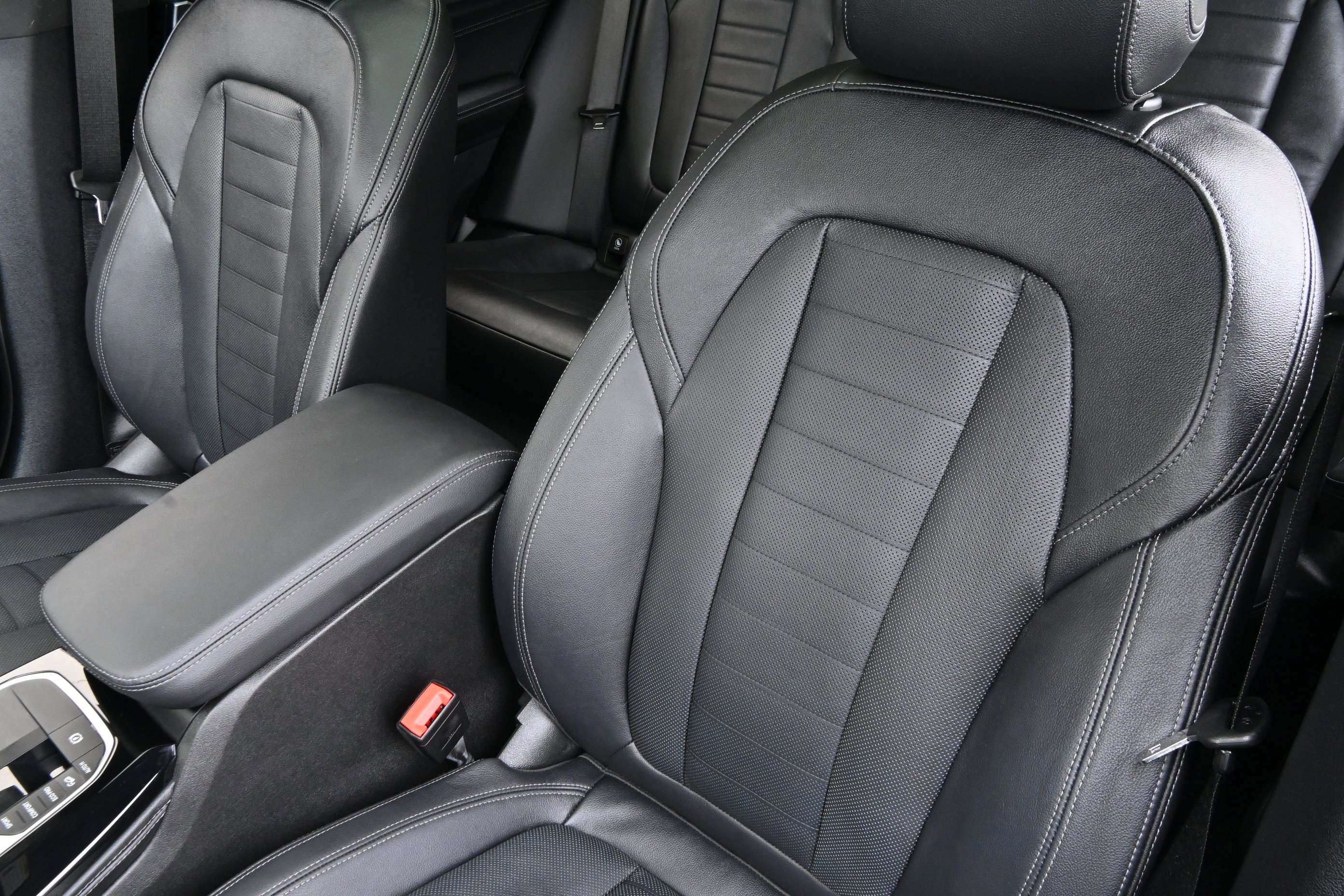 Certified 2024 BMW X4 M40i w/ Premium Package image 12