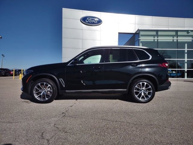 Used 2021 BMW X5 xDrive45e w/ Executive Package image 2