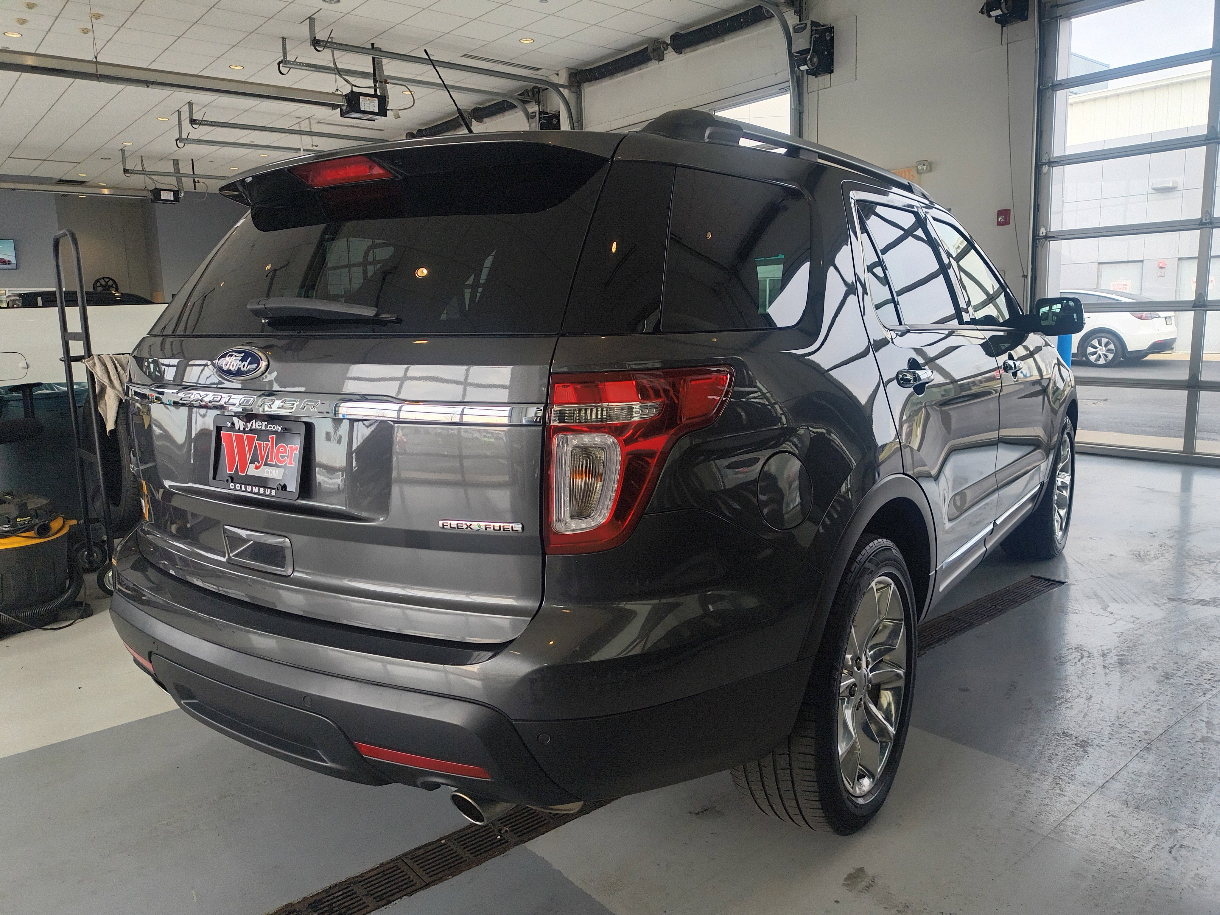 Used 2015 Ford Explorer XLT w/ Equipment Group 202B image 4