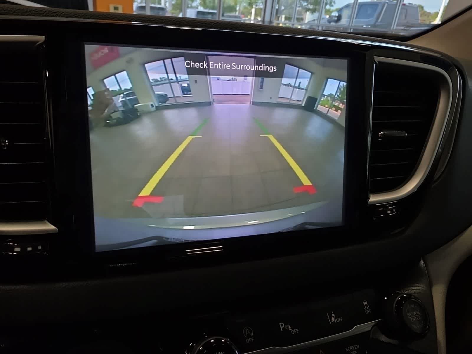Used 2024 Chrysler Pacifica Touring-L FWD image 28