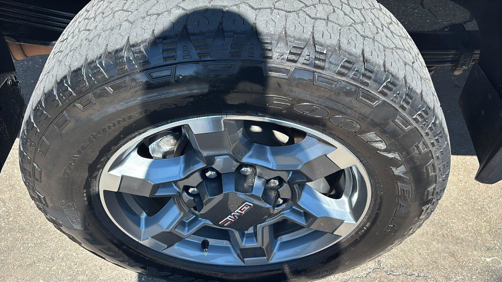 Certified 2025 GMC Sierra 2500 SLT w/ SLT Premium Package AWD/4WD image 12