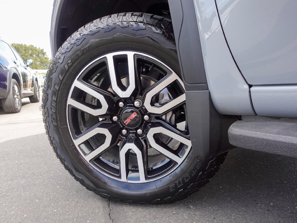 Used 2025 GMC Sierra 1500 AT4 w/ AT4 Premium Package AWD/4WD image 12
