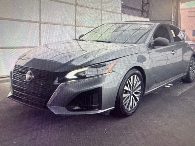 Certified 2024 Nissan Altima 2.5 SV FWD image 3