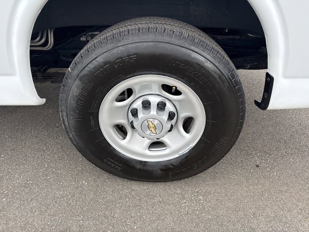 Used 2024 Chevrolet Express 3500 LS image 25