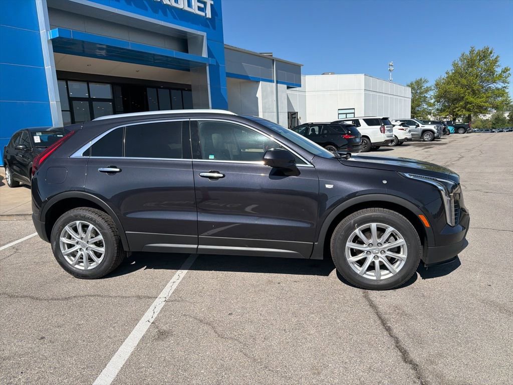 Used 2023 Cadillac XT4 Luxury AWD/4WD image 2