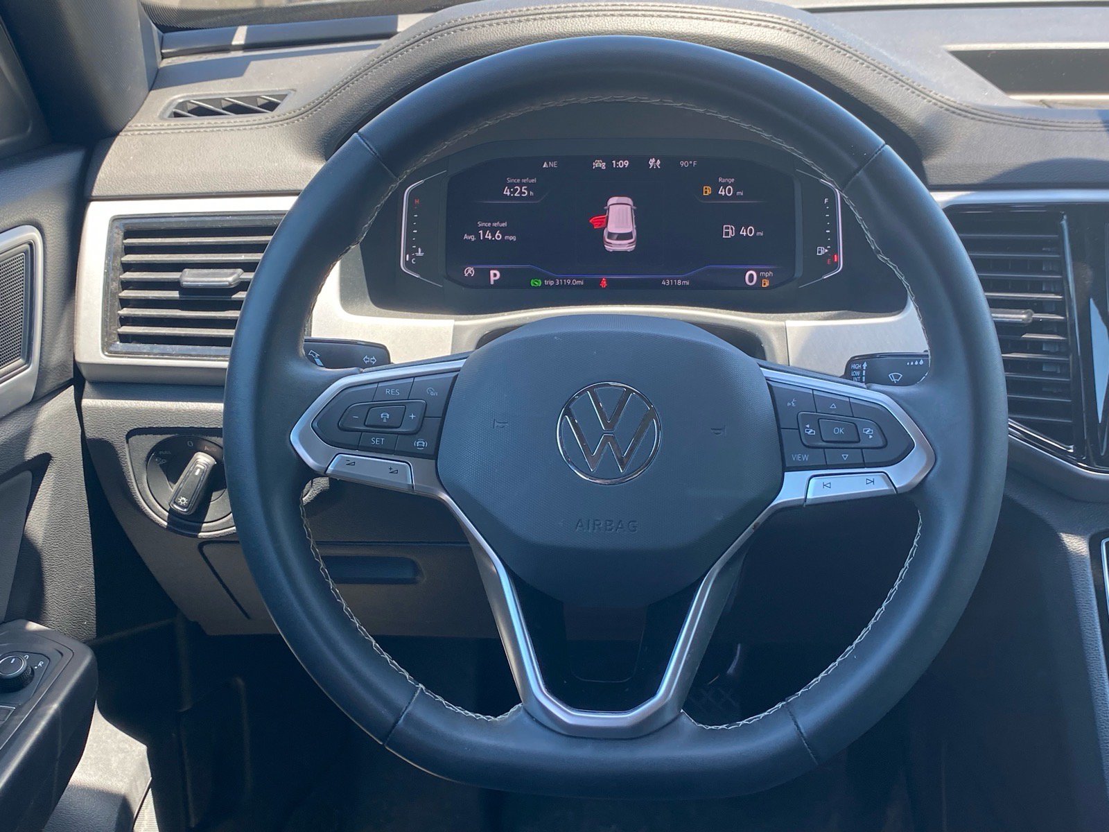 Used 2023 Volkswagen Atlas Cross Sport SE w/ Panoramic Sunroof Package AWD/4WD image 3
