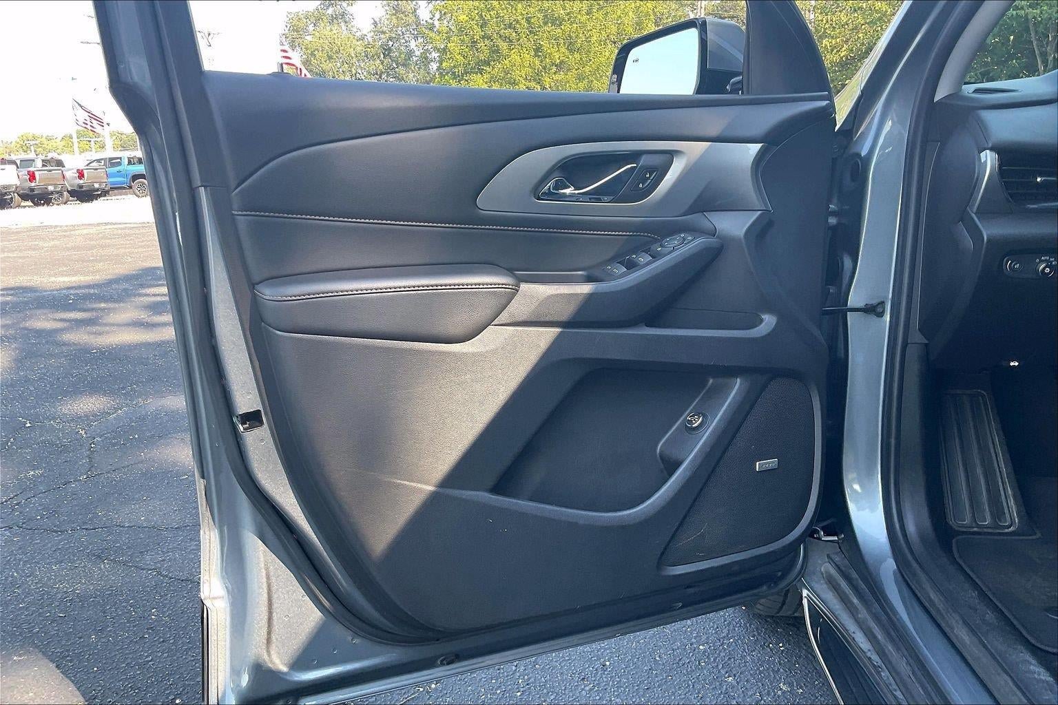Used 2018 Chevrolet Traverse LT w/ LPO, 'HIT The Road' Package FWD image 26