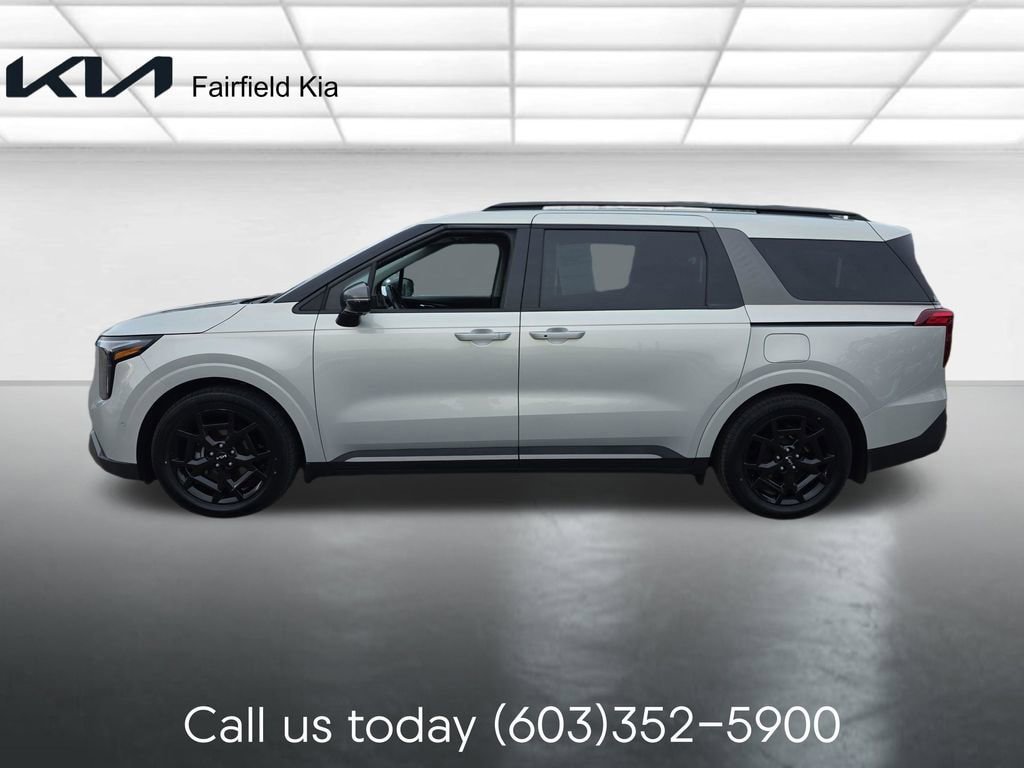 Used 2025 Kia Carnival SX w/ SX Dark Edition Package FWD image 2