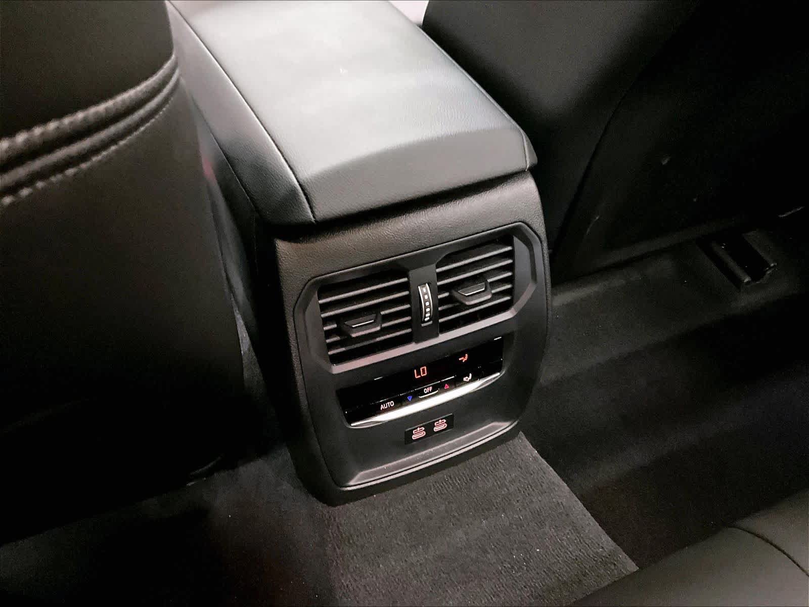 Used 2026 BMW 330i Sedan w/ M Sport Package RWD image 38