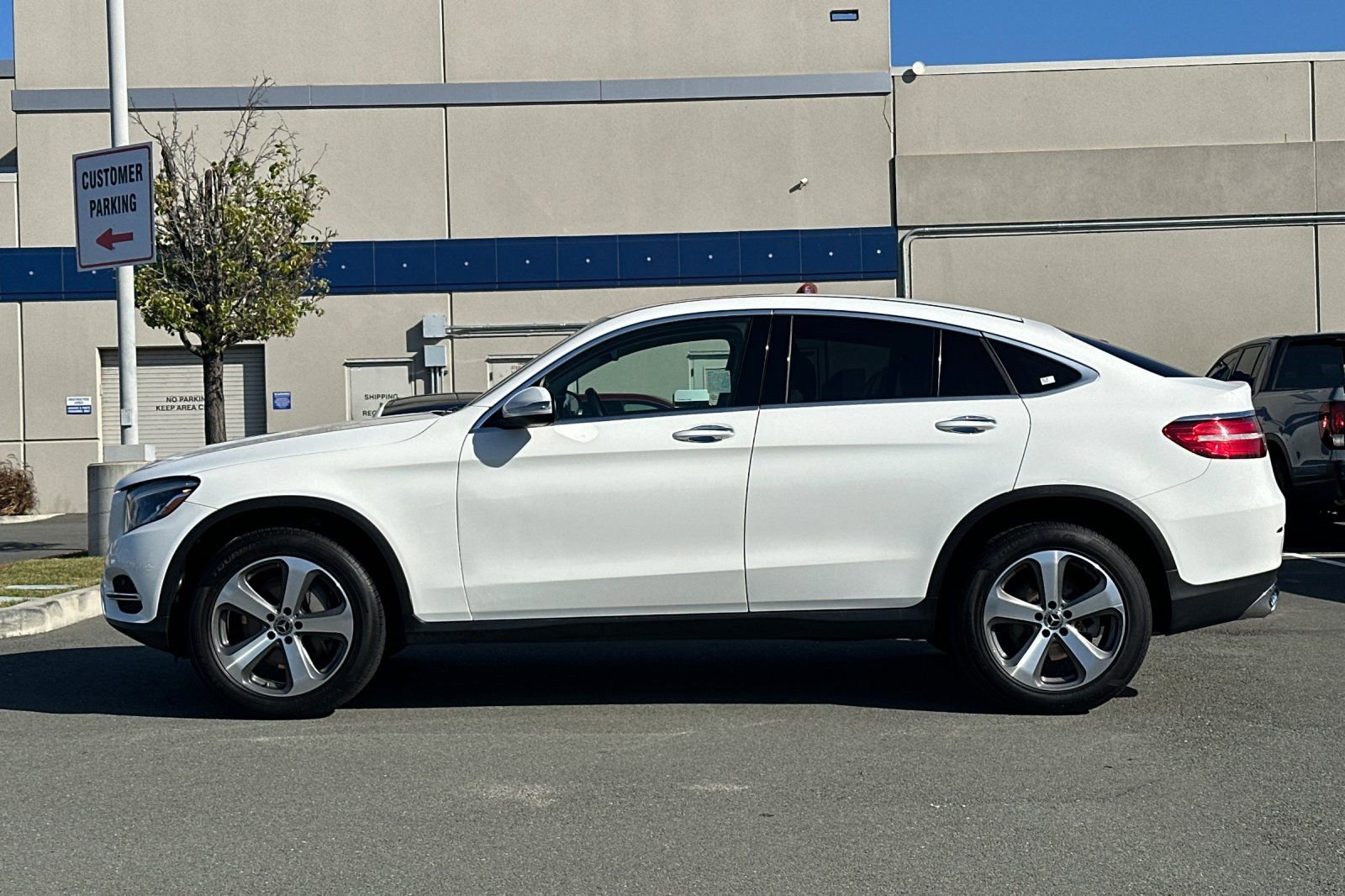 Used 2018 Mercedes-Benz GLC 300 4MATIC Coupe w/ Premium Package image 7