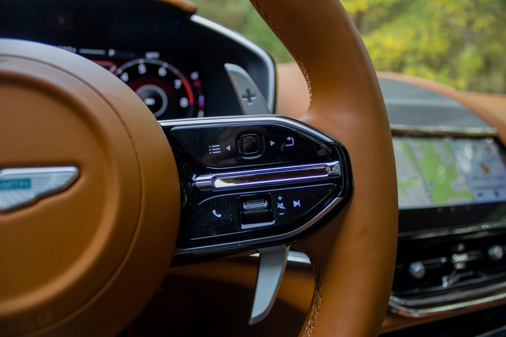 Used 2025 Aston Martin DBX 707 image 19