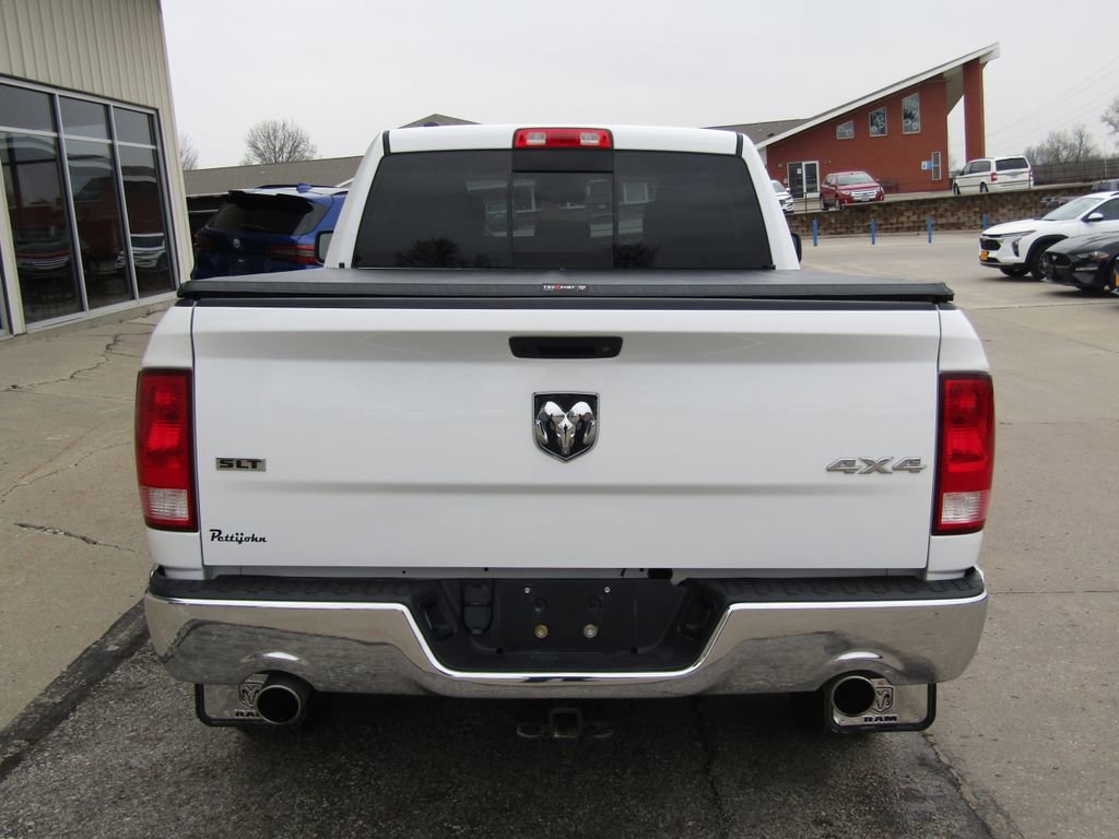 Used 2017 RAM 1500 Classic SLT w/ SLT Plus D￩cor Group image 4
