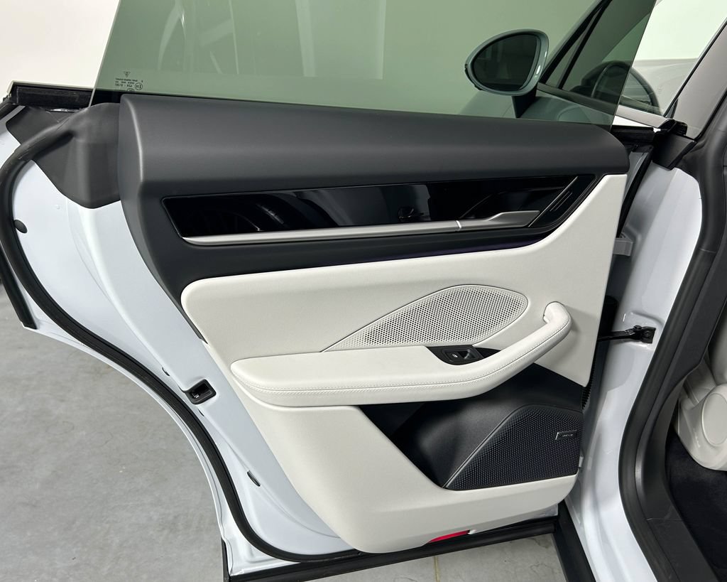 New 2026 Porsche Macan 4 Electric AWD/4WD image 28
