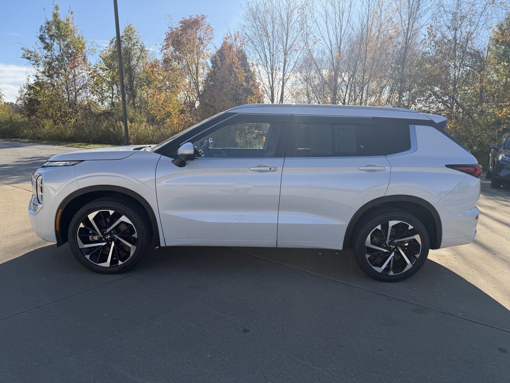 Used 2023 Mitsubishi Outlander SEL 40th Anniversary image 2