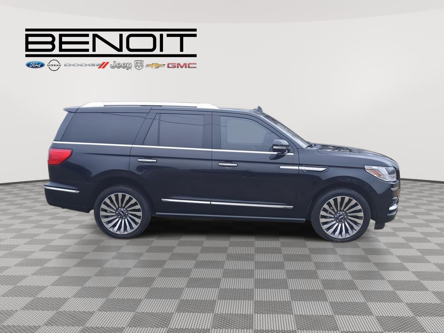 Used 2019 Lincoln Navigator Reserve image 4