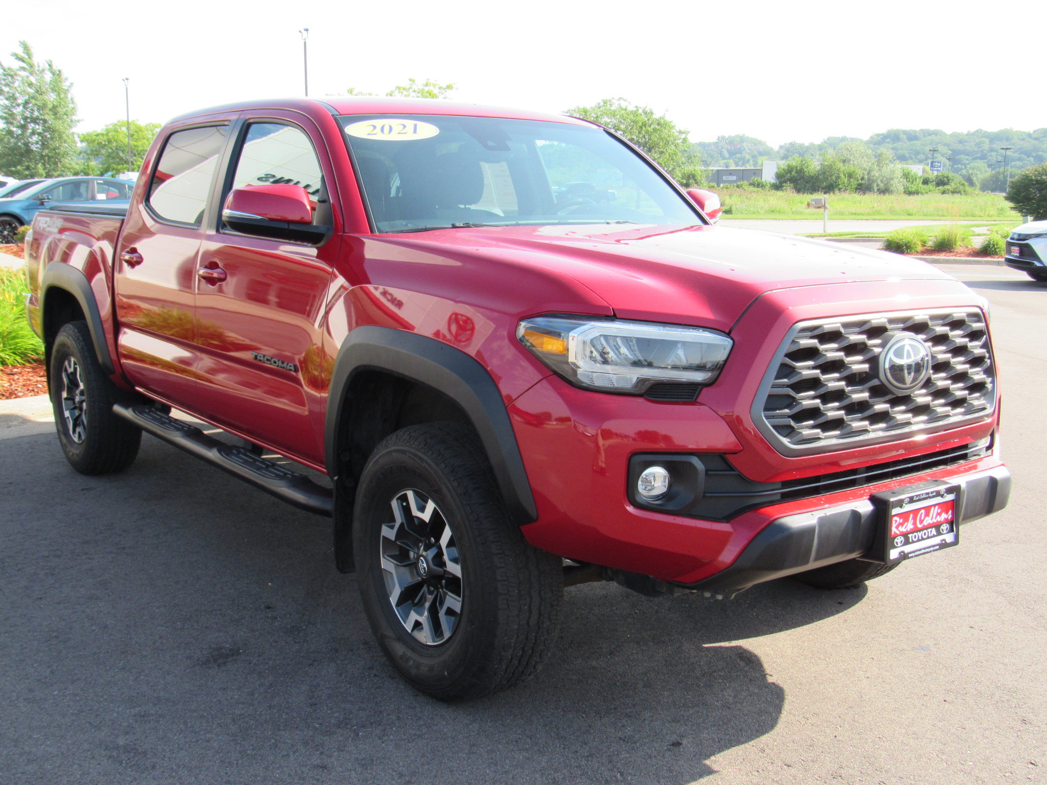 Used 2021 Toyota Tacoma TRD Off-Road w/ Blackout Package (TMS) AWD/4WD image 4