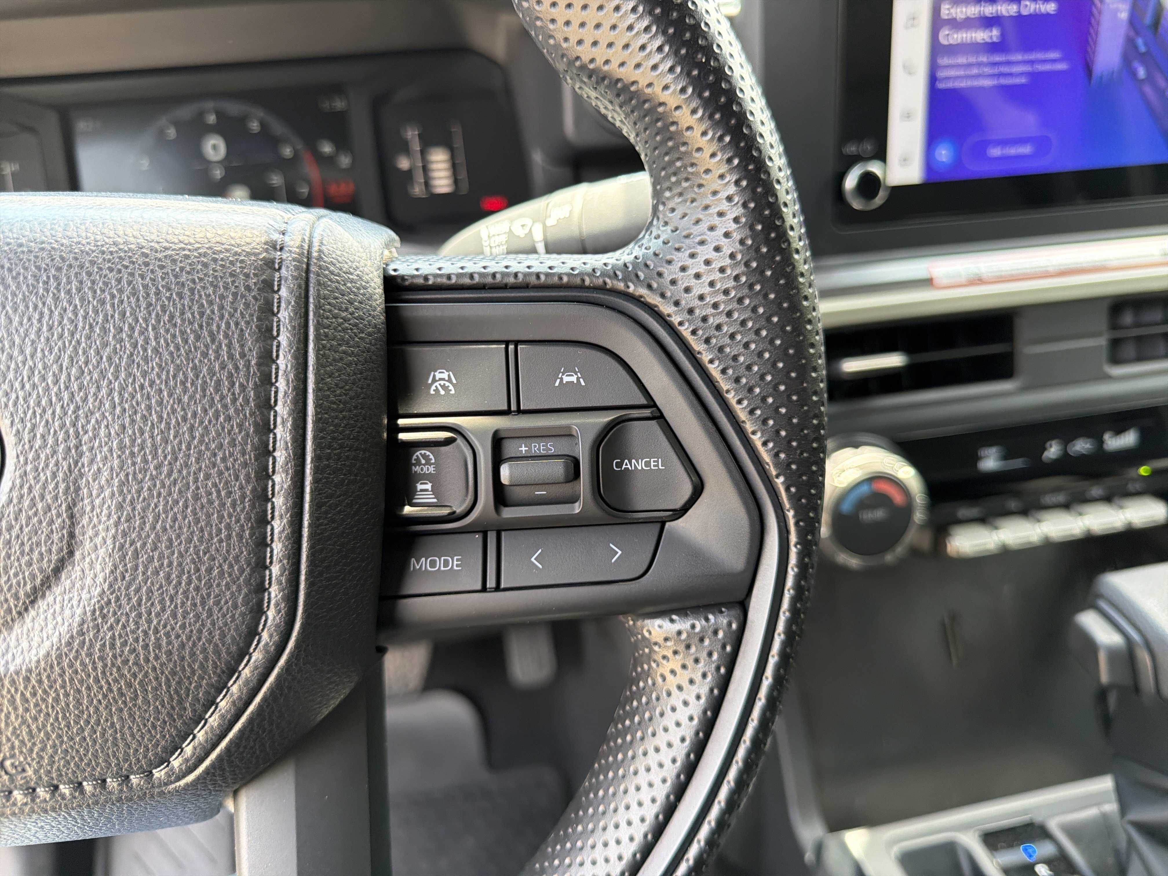 Used 2025 Toyota Tacoma SR5 AWD/4WD image 25